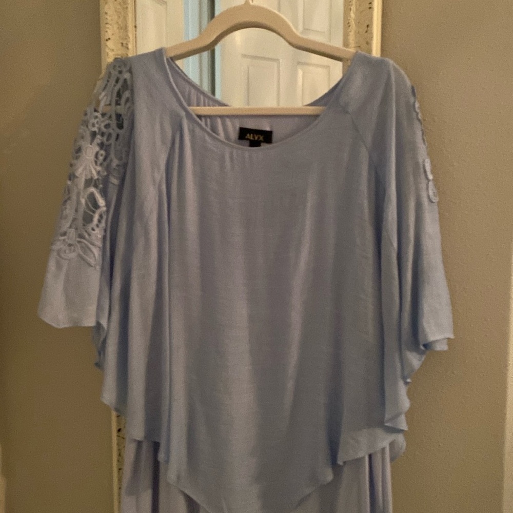 Beautiful baby blue top size XL. $9 - Picture 1 of 4